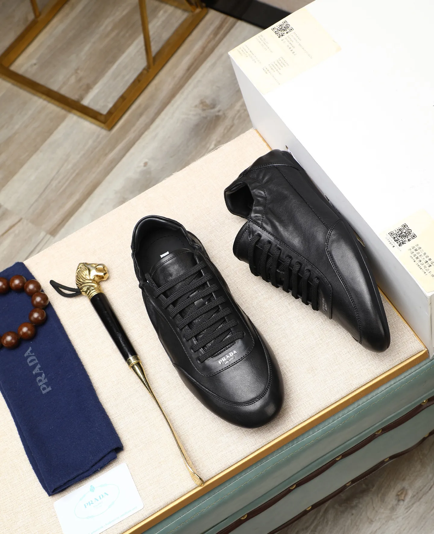 Men's shoes 💰 680 (top version) Product trademark: Prada "Prada" original casual shoes Regular size: 38-44 (can be customized to 45) Product materials: Original imported cowhide upper, original outsole.